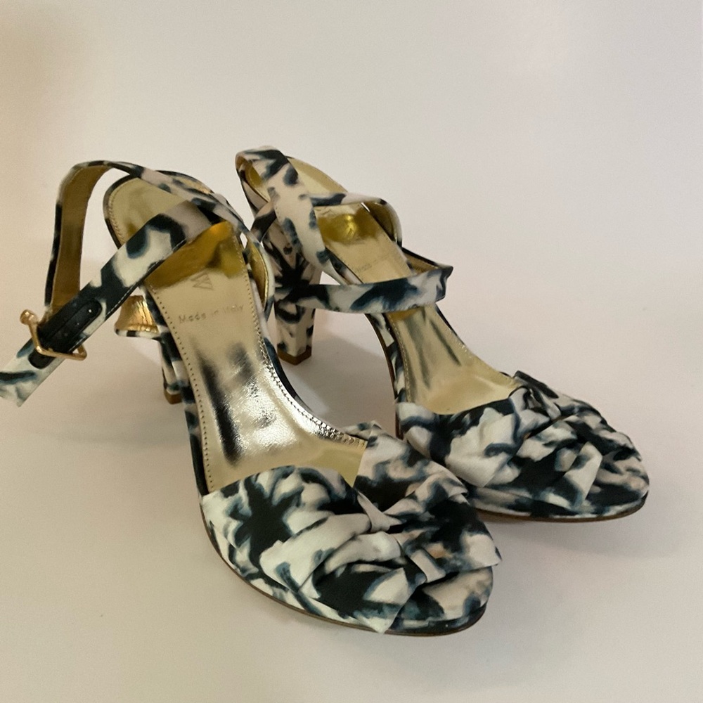 J crew peep toe sandals blue white print made in Italy New
